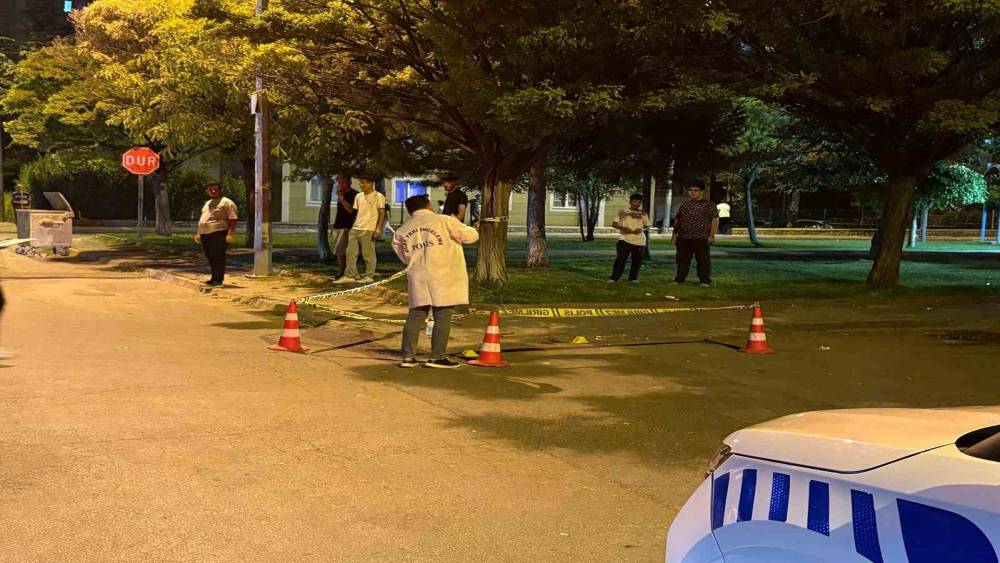 &rsquo;Kız meselesinde&rsquo; kan aktı: 2 yaralı
