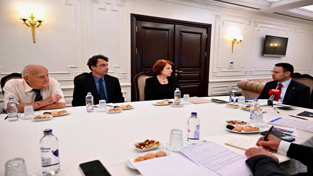 Adalet Bakanı G&uuml;rlek, Uğur Mumcu&rsquo;nun ailesiyle g&ouml;r&uuml;şt&uuml;
