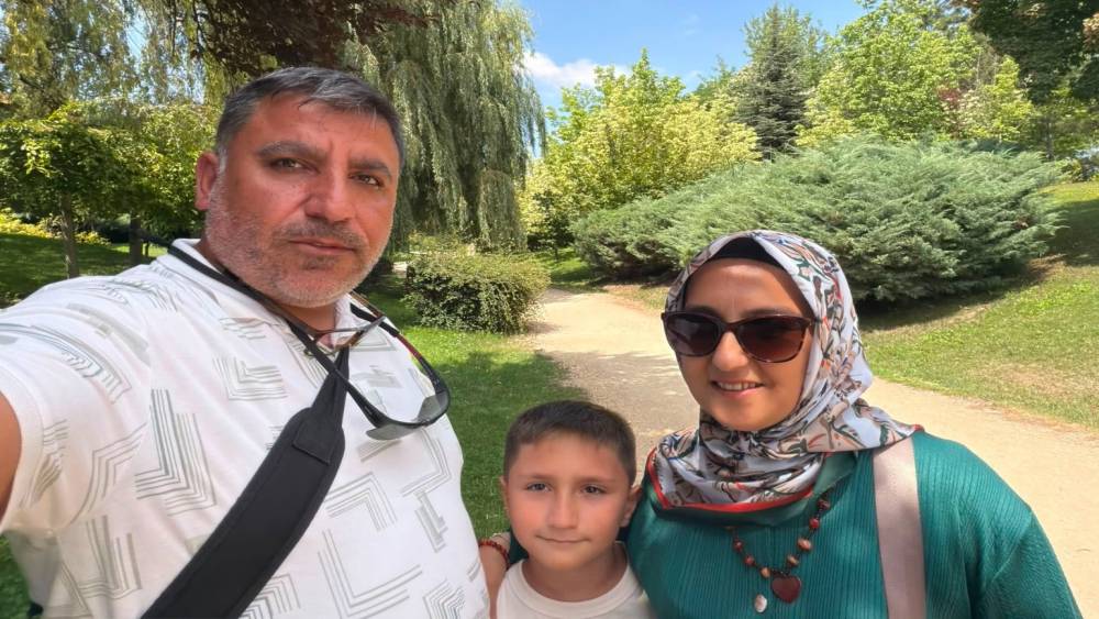 &Ccedil;anakkale&rsquo;de, iddiaya g&ouml;re dairede yapılan ila&ccedil;lamadan zehirlenen 9 yaşındaki &ccedil;ocuk &ouml;ld&uuml;, annesi ise yoğun bakımda
