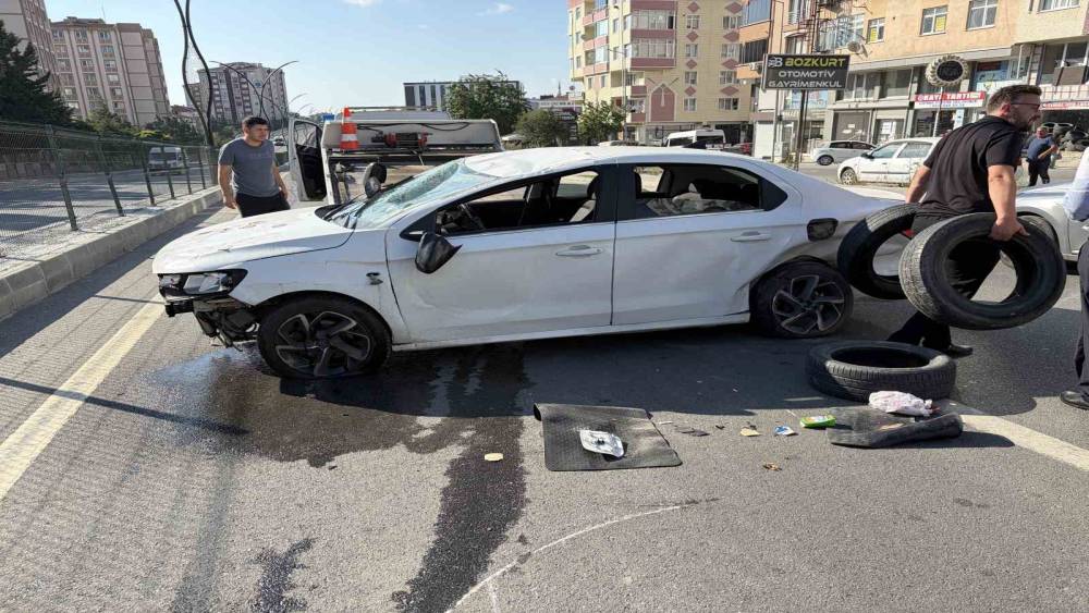 Otomobille &ccedil;arpışan ara&ccedil; takla attı: 1 yaralı
