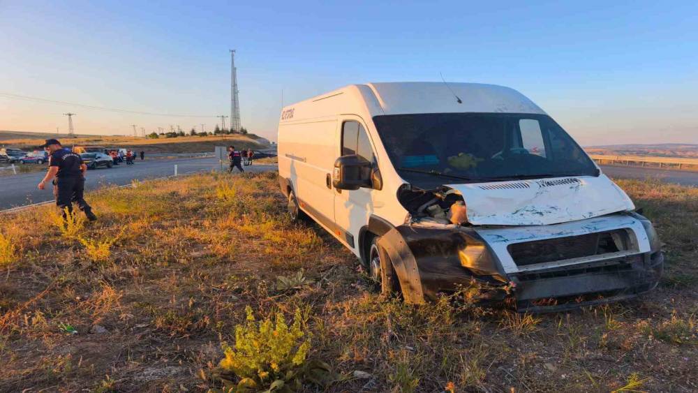 Yozgat&rsquo;ta otomobil ile minib&uuml;s &ccedil;arpıştı: 2 kişi hayatını kaybetti
