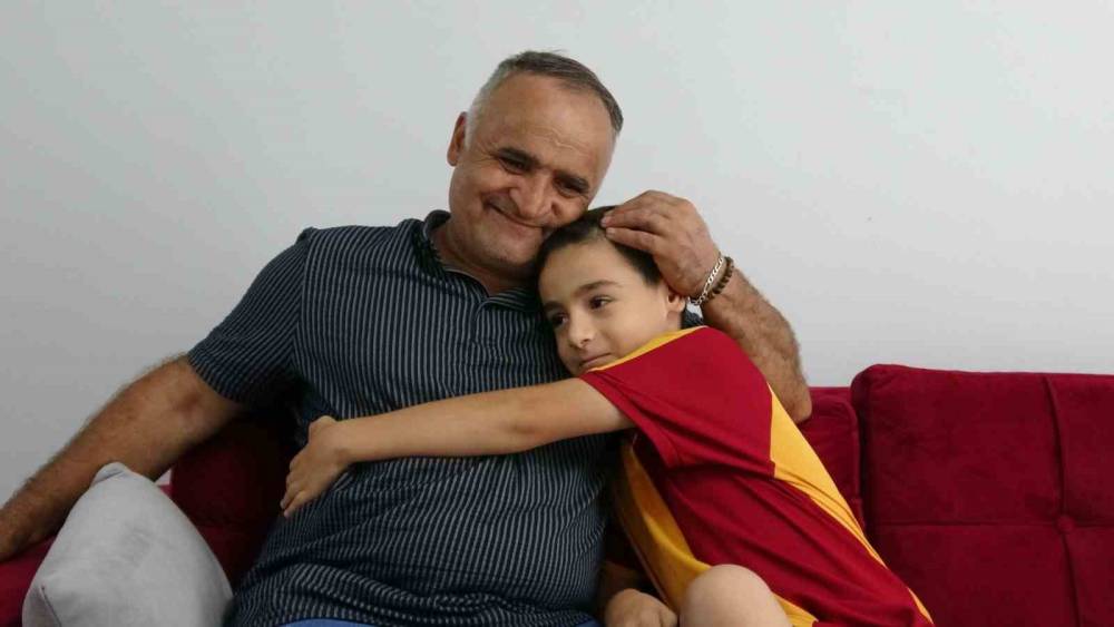 "Dede &ccedil;ok pis kokuyorsun" s&ouml;z&uuml; sigarayı bıraktırdı
