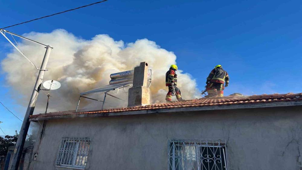 Burhaniye Hisark&ouml;y&rsquo;de ev yangını paniği: İtfaiye ekipleri m&uuml;dahale etti
