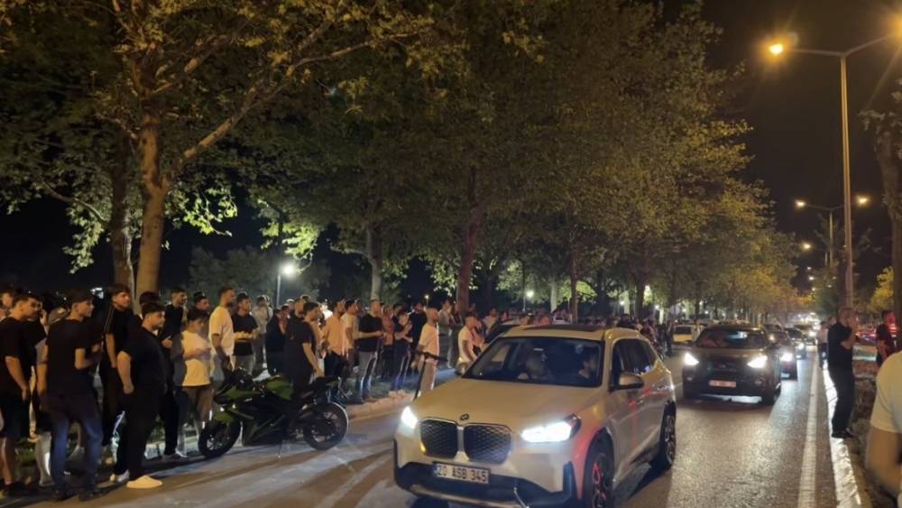 3 kişinin &ouml;ld&uuml;ğ&uuml; kafe saldırıyla ilgili 4 ş&uuml;pheli alındı
