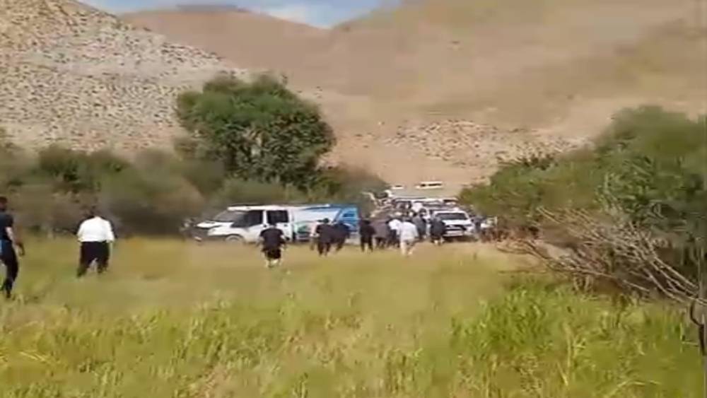 At &uuml;st&uuml;nde dereyi ge&ccedil;meye &ccedil;alışırken akıntıya kapılan &ccedil;oban hayatını kaybetti
