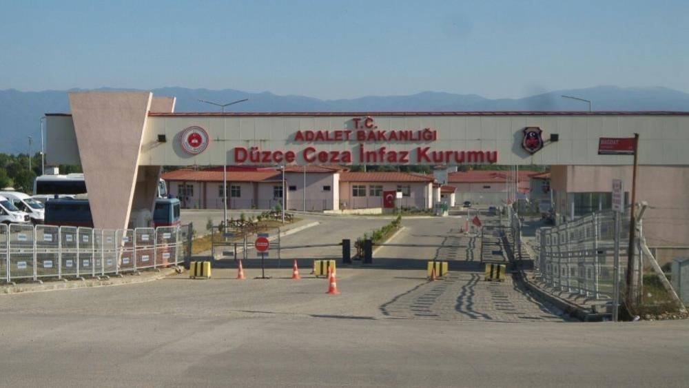 D&uuml;zce&rsquo;de &ccedil;eşitli su&ccedil;lardan aranan 35 kişi yakalandı 18&rsquo;i tutuklandı
