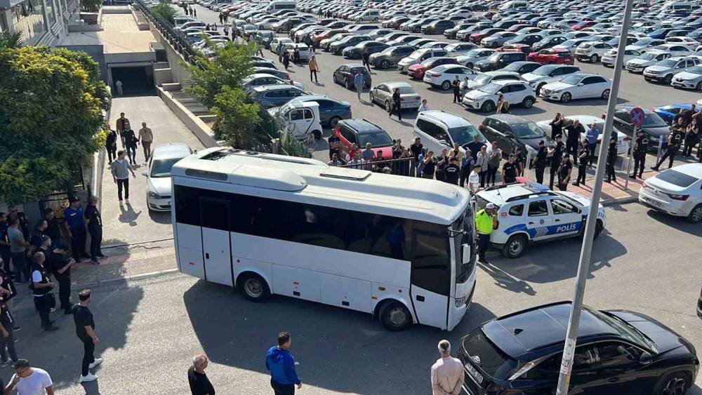 Mersin&rsquo;deki operasyonda tutuklanan Vahap  Se&ccedil;er&rsquo;inde aralarında olduğu 34 ş&uuml;pheli  cezaevine g&ouml;nderildi
