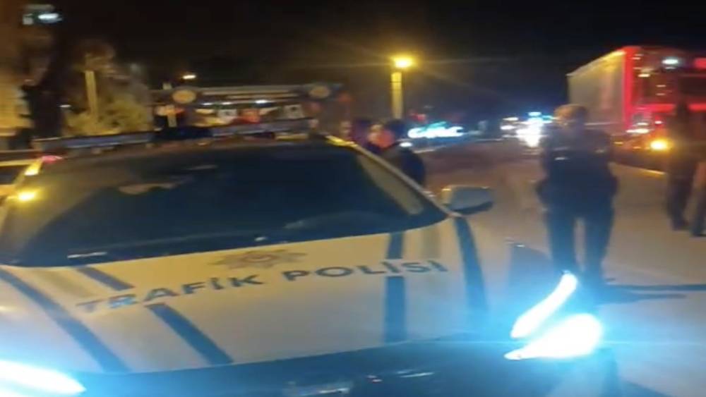 Balıkesir&rsquo;de tırın altında kalan 16 yaşındaki motosikletli hayatını kaybetti
