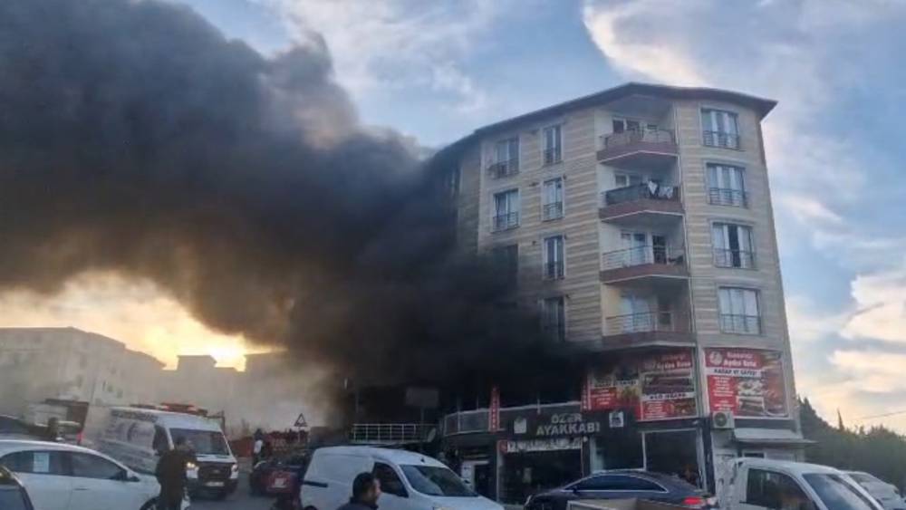 Arnavutk&ouml;y&rsquo;de restorandaki yangın korkuttu
