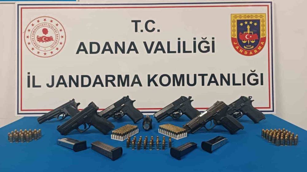 2 araçta 6 ruhsatsız tabanca ele geçirildi
