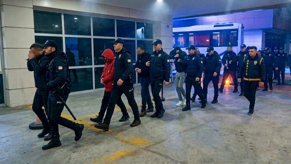 Manisa merkezli 6 ilde eş zamanlı dolandırıcılık operasyonu
