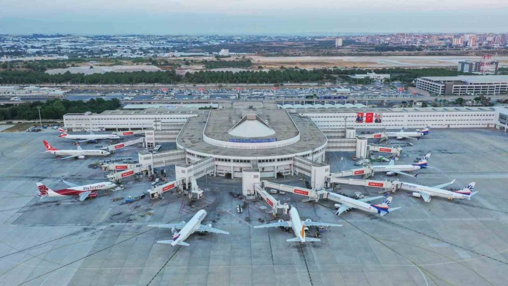 Şubat ayında havayoluyla seyahat edenlerin sayısı 45 ilin n&uuml;fusunu aştı
