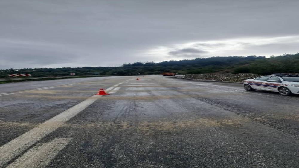 Su birikintisine karşı kaplama ve kumlama &ccedil;alışması
