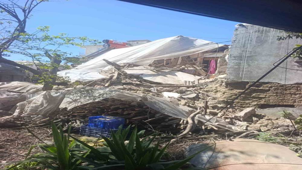 Antalya&rsquo;da 2 katlı kerpi&ccedil; ev &ccedil;&ouml;kt&uuml;
