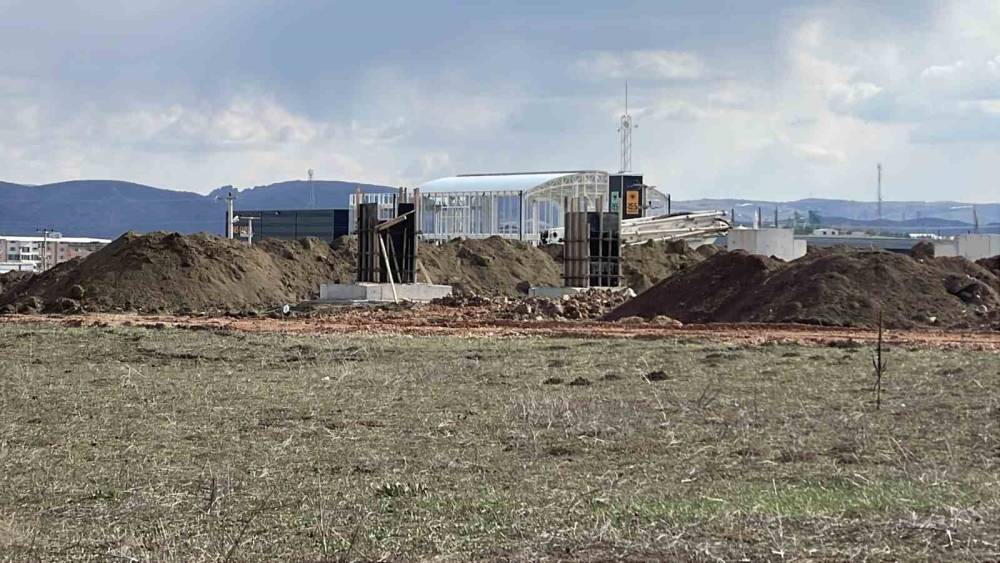 Sivas&rsquo;ta beton kalıbına d&uuml;şen gen&ccedil; iş&ccedil;i hayatını kaybetti
