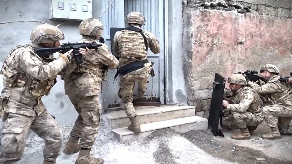 Erzincan&rsquo;da DEAŞ operasyonunda 1, narkotik operasyonlarında 17 ş&uuml;pheli tutuklandı
