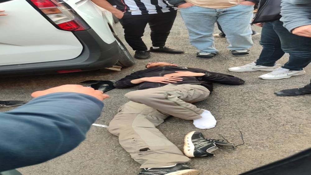 Siirt&rsquo;te transit ara&ccedil;la &ccedil;arpışan motosikletli yaralandı
