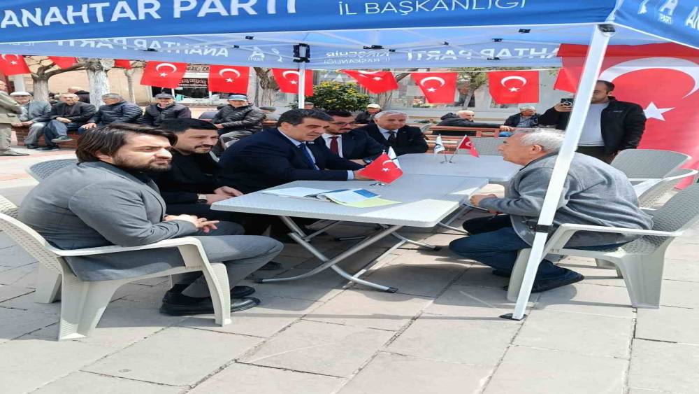 Anahtar Parti, il&ccedil;e temaslarıyla siyasi yol haritası &ccedil;iziyor
