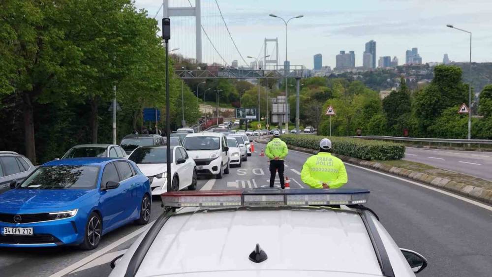 Emniyet kaynak yapan s&uuml;r&uuml;c&uuml;lere g&ouml;z a&ccedil;tırmıyor
