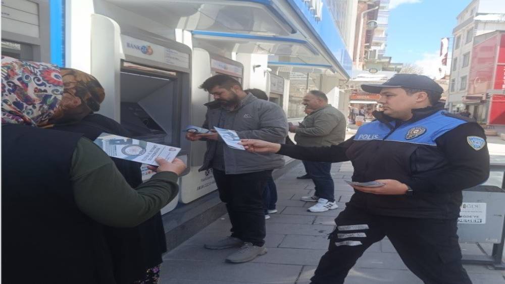 Niğde&rsquo;de &ouml;ğrencilere g&uuml;venlik eğitimi, vatandaşlara dolandırıcılık uyarısı yapıldı
