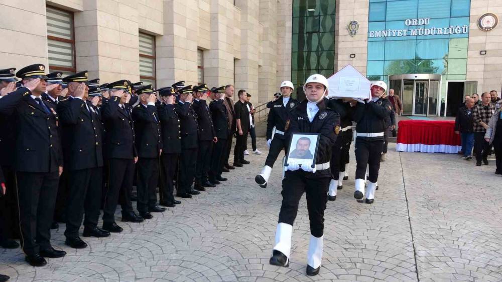 Ordu&rsquo;da trafik kazasında hayatını kaybeden polis i&ccedil;in resmi t&ouml;ren
