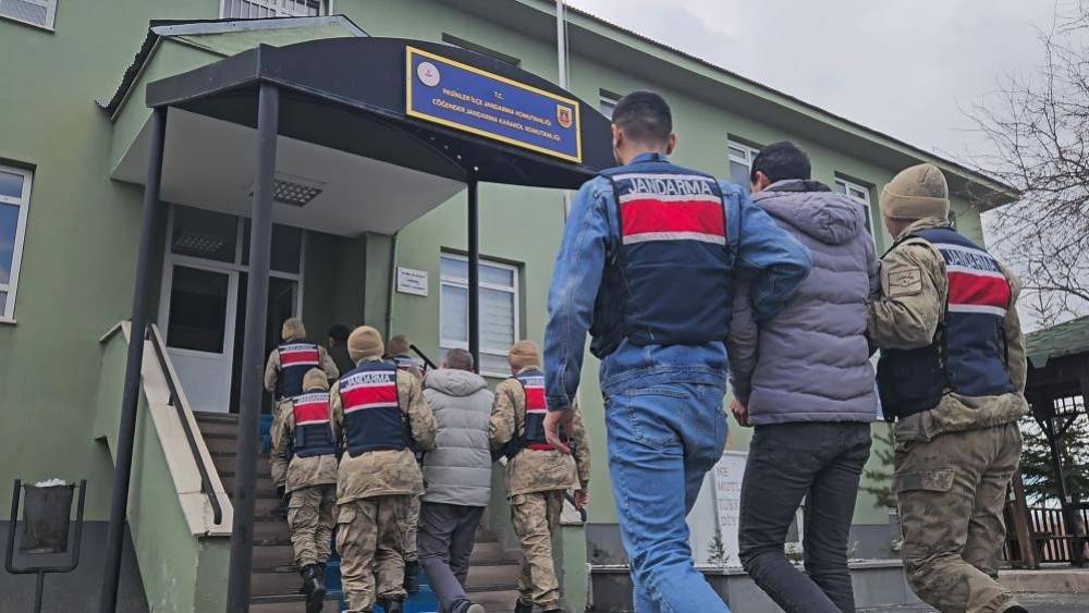 Erzurum&rsquo;da 73 d&uuml;zensiz g&ouml;&ccedil;men yakalandı
