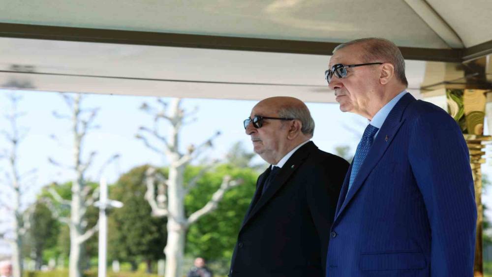 Cumhurbaşkanı Erdoğan: "T&uuml;rkiye ve Cezayir olarak b&ouml;lgemizin barış ve g&uuml;venliğini &ccedil;ok ciddi şekilde tehdit eden şiddet sarmalının sona erdirilmesinde ortak tutuma sahibiz"
