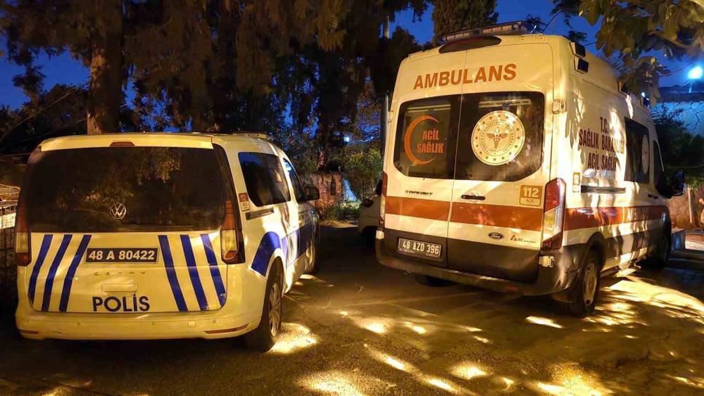 Bodrum&rsquo;da Barış Man&ccedil;o&rsquo;nun sahne arkadaşı t&uuml;fekle vurulmuş halde bulundu
