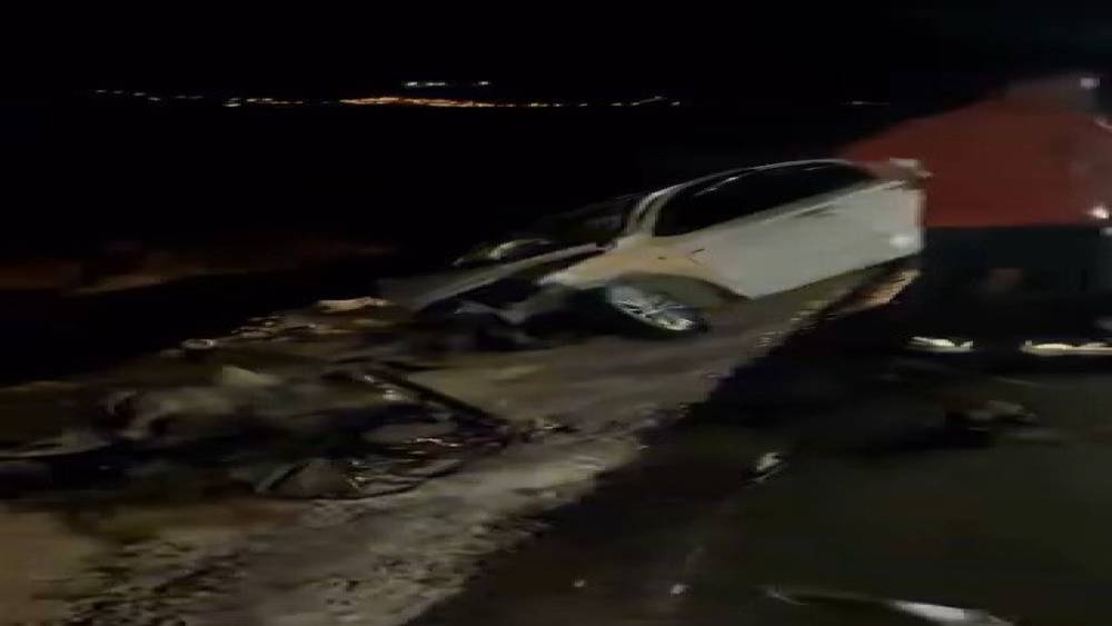 Adıyaman&rsquo;da iki ara&ccedil; &ccedil;arpıştı: 4 yaralı
