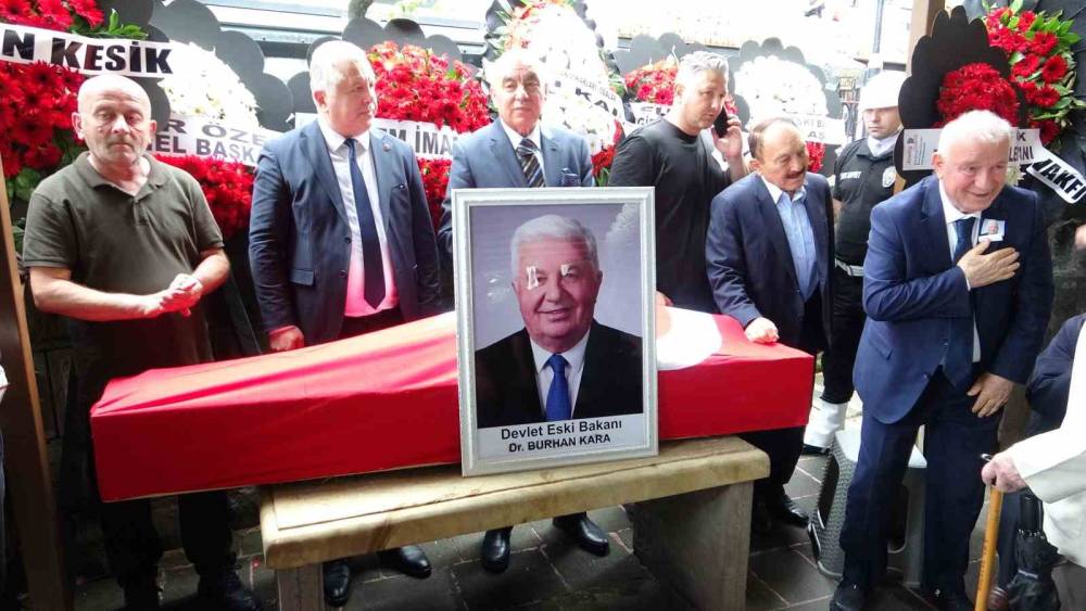 Devlet eski bakanlarından Dr. Burhan Kara son yolculuğuna uğurlandı
