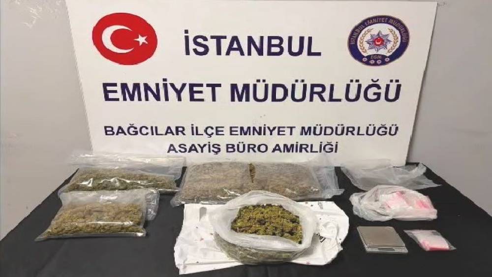 Bağcılar&rsquo;da iş yerine uyuşturucu operasyonu: 1 kilo 740 gram esrar ele ge&ccedil;irildi
