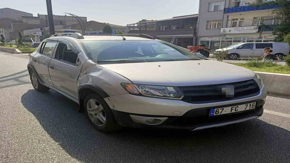 Otomobilin &ccedil;arptığı yaşlı adam hayatını kaybetti
