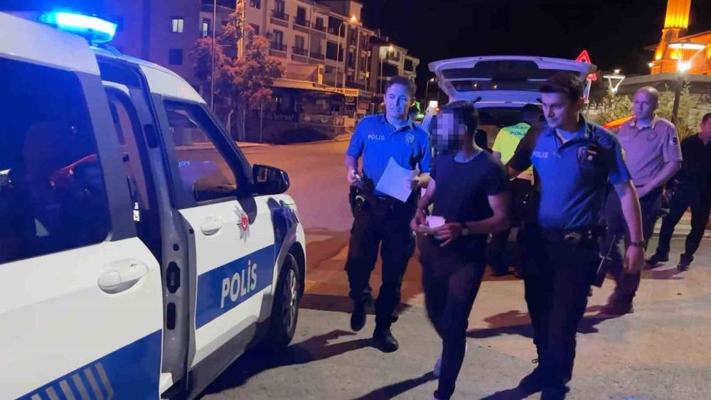 Gurbetten izne geldi, alkoll&uuml; yakalanınca ehliyetine el konup g&ouml;zaltına alındı
