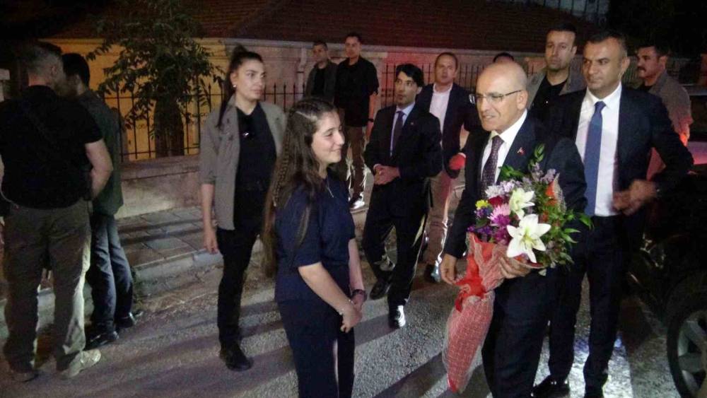 Bakan Şimşek, Gerc&uuml;ş&rsquo;te toplu a&ccedil;ılış t&ouml;renine katıldı
