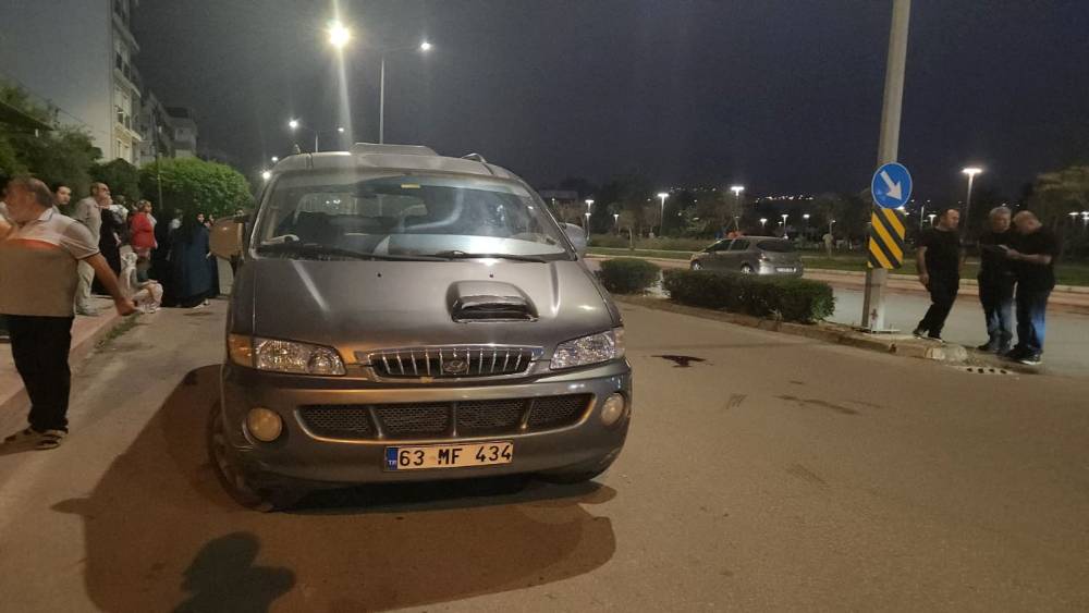 İskenderun&rsquo;da geri manevra yapan aracın &ccedil;arptığı kadın ağır yaralandı
