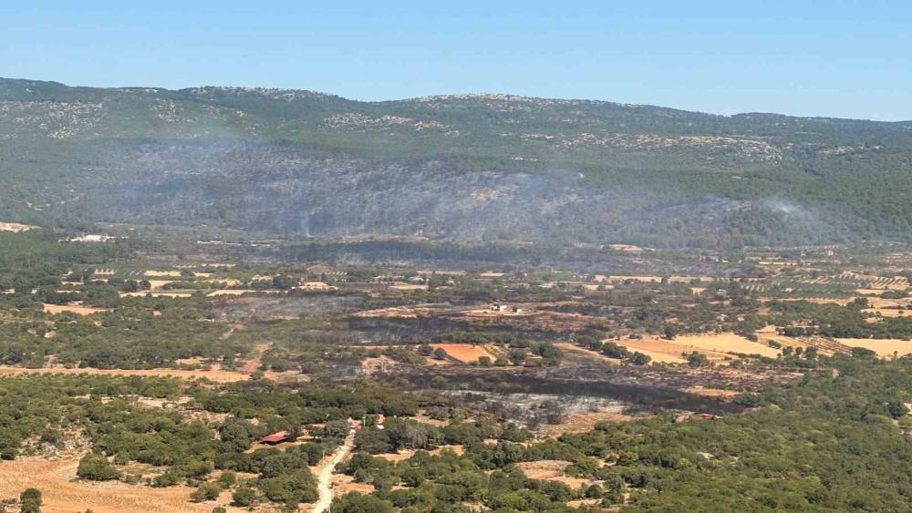 Muğla&rsquo;daki yangına 90 saniyede 15 ton su bıraktılar
