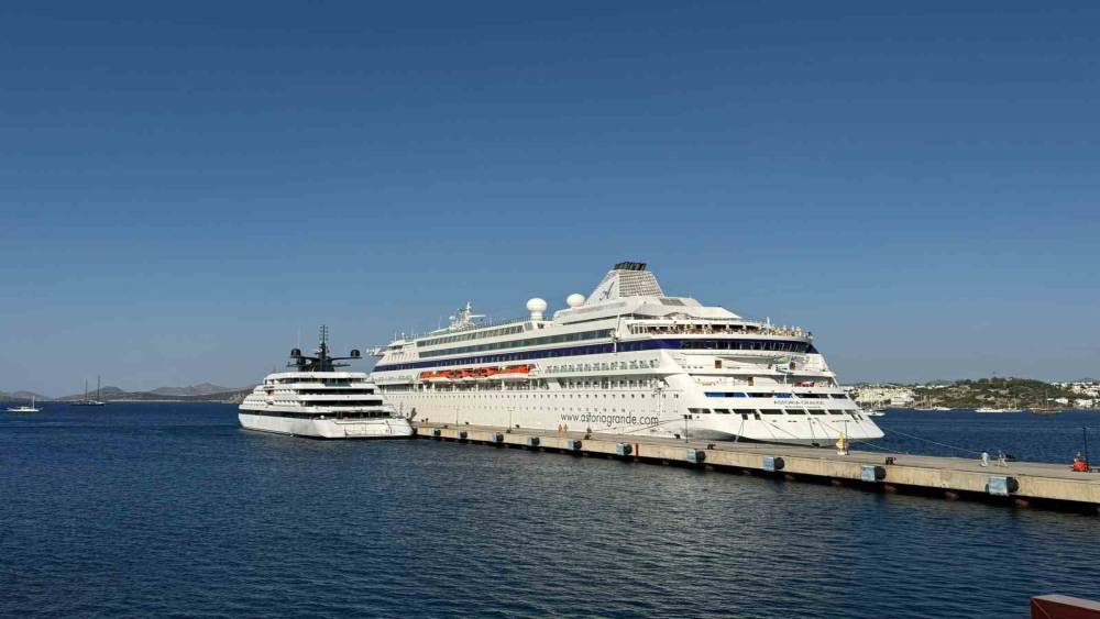 Bodrum&rsquo;u iki yolcu gemisi ziyaret etti
