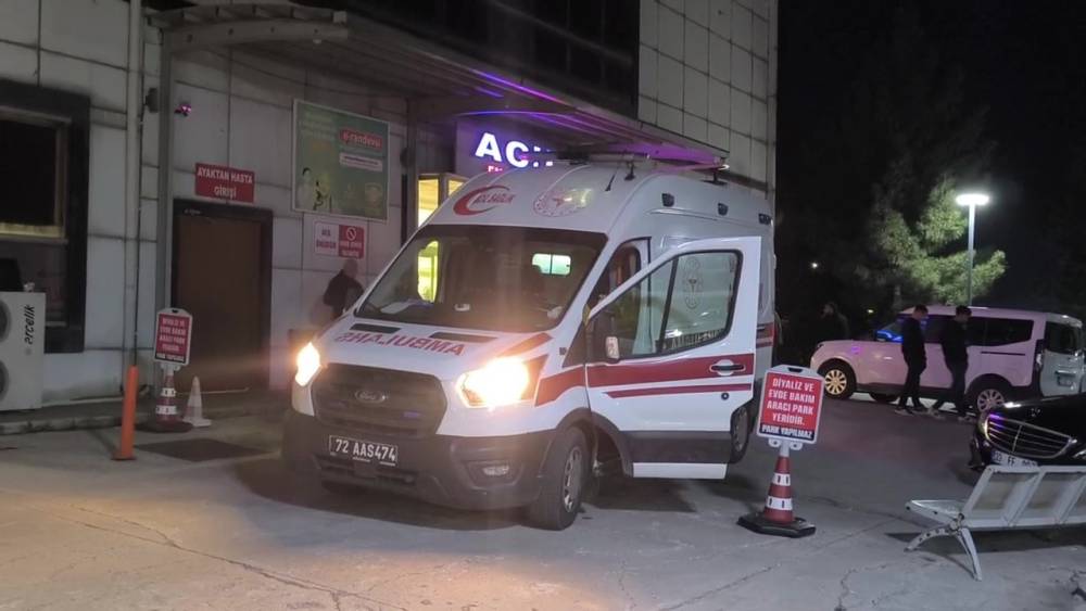 Batman&rsquo;da otomobil bah&ccedil;eye daldı: 5 yaralı
