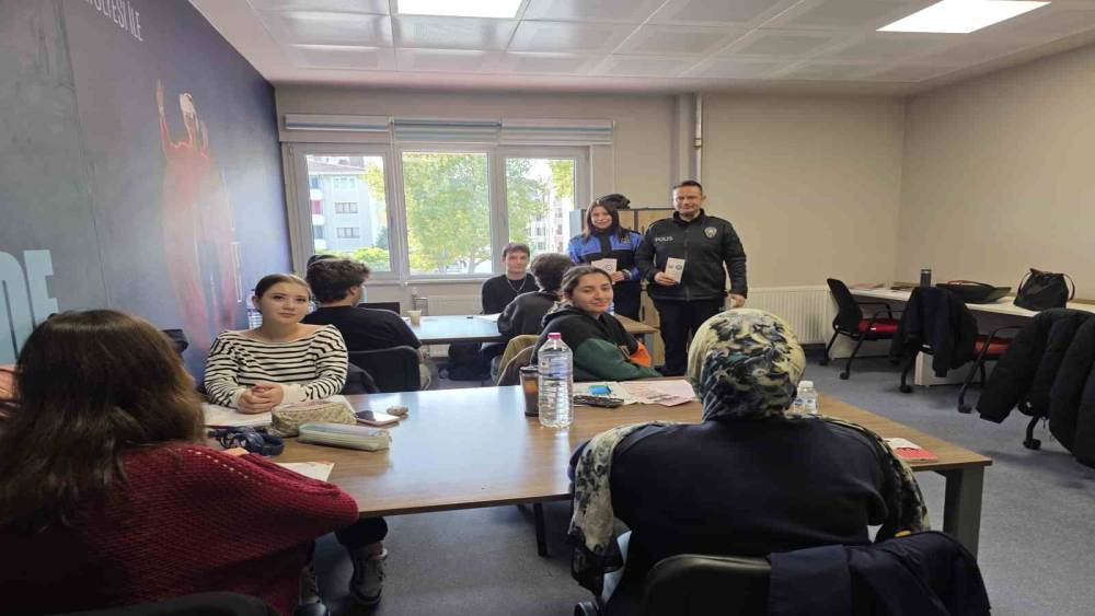 Bilecik&rsquo;te &ouml;ğrencilere KADES ve dolandırıcılık uyarısı
