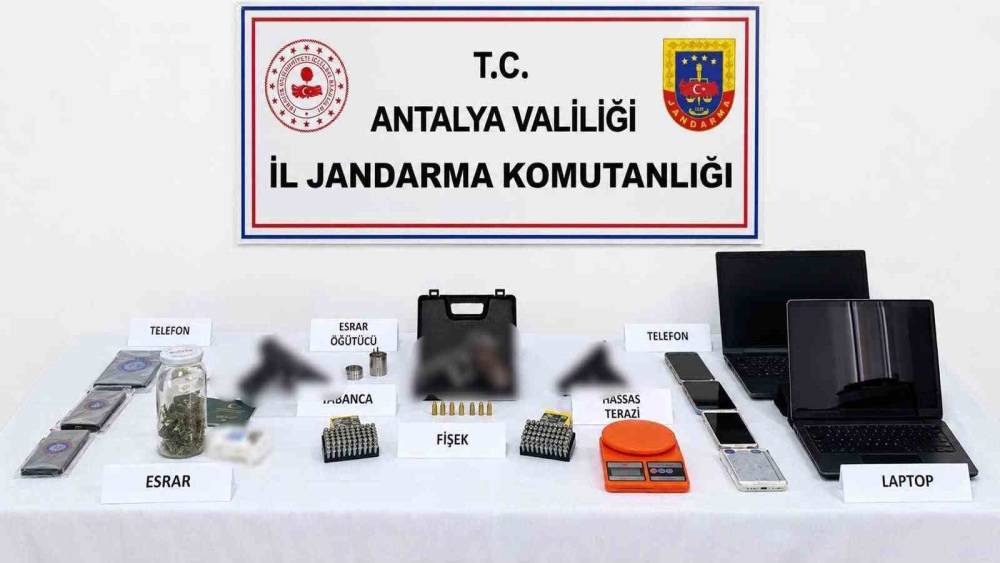 Antalya&rsquo;da uyuşturucu operasyonu
