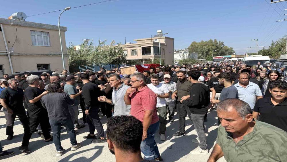 Gemi faciasında cenazesine ulaşılan &uuml;niversiteli gen&ccedil;, Mersin&rsquo;de toprağa verildi
