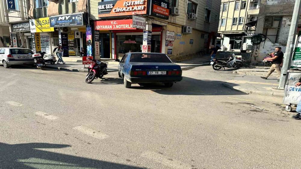 Adıyaman&rsquo;da otomobilin &ccedil;arptığı yaya yaralandı
