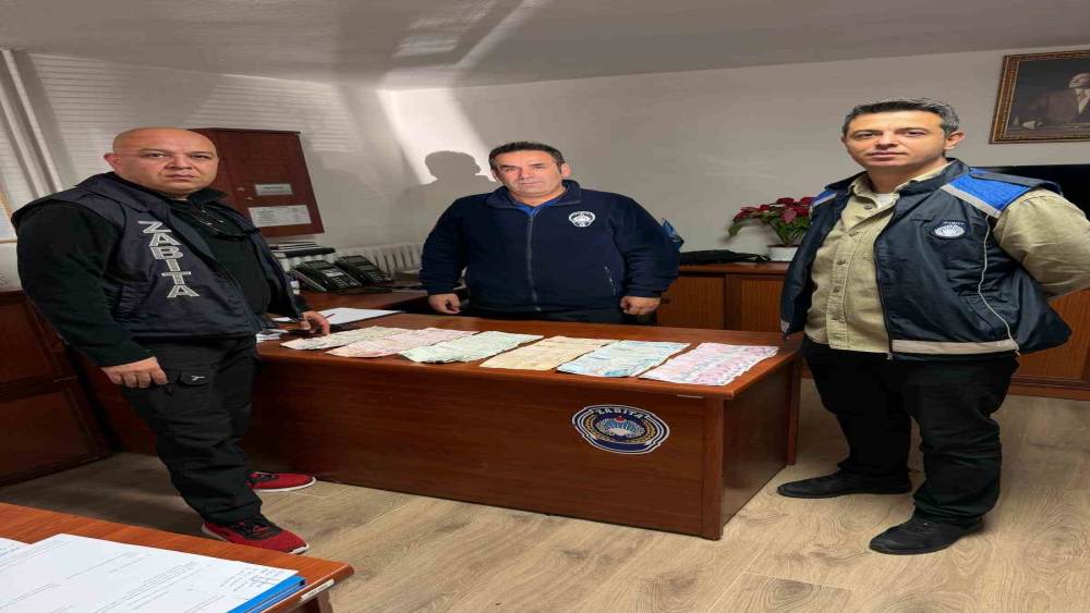 "Torunum hasta" diyen kadının &uuml;zerinden 19 bin TL &ccedil;ıktı
