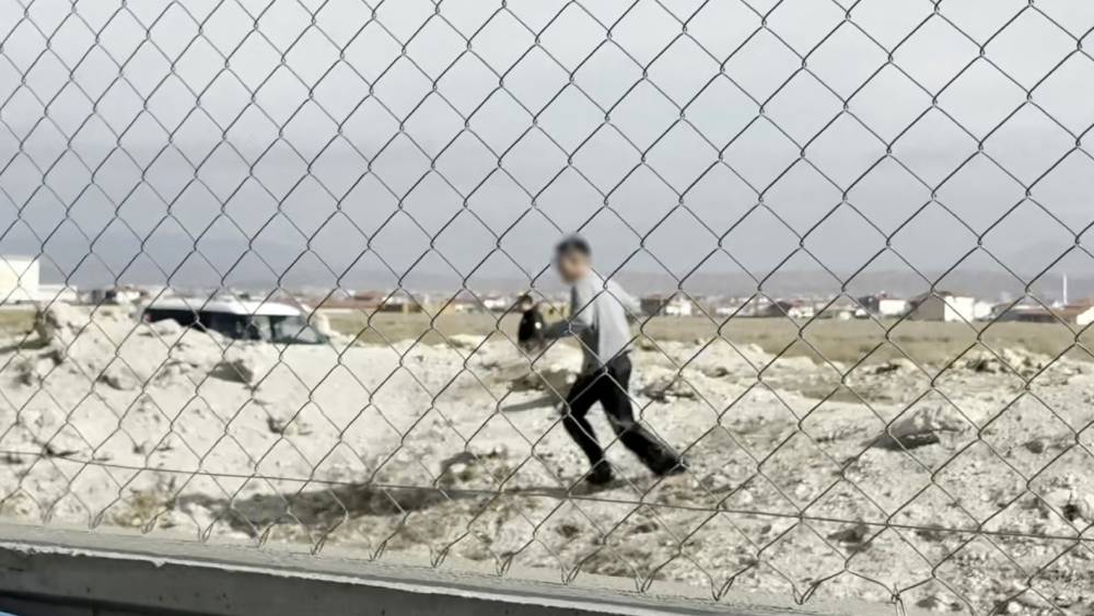 &Ouml;nce motosikletiyle sonra yaya olarak ka&ccedil;tı ama yakalanmaktan kurtulamadı
