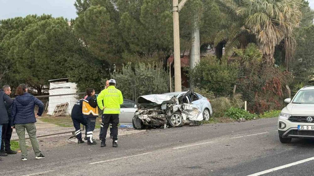 Manisa&rsquo;da zincirleme trafik kazası: 2 &ouml;l&uuml;, 4 yaralı
