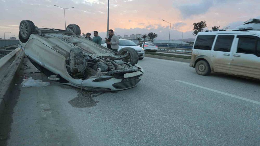 Hatay&rsquo;da otomobil takla attı: 3 yaralı
