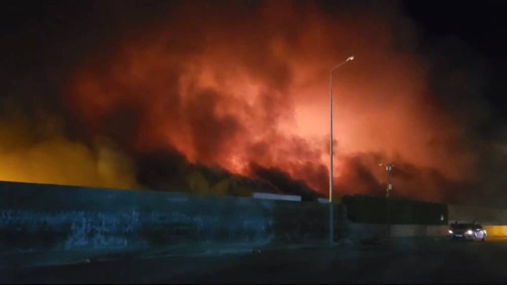 Kadirli OSB&rsquo;de tavuk fabrikasında &ccedil;ıkan yangın sabaha karşı s&ouml;nd&uuml;r&uuml;ld&uuml;
