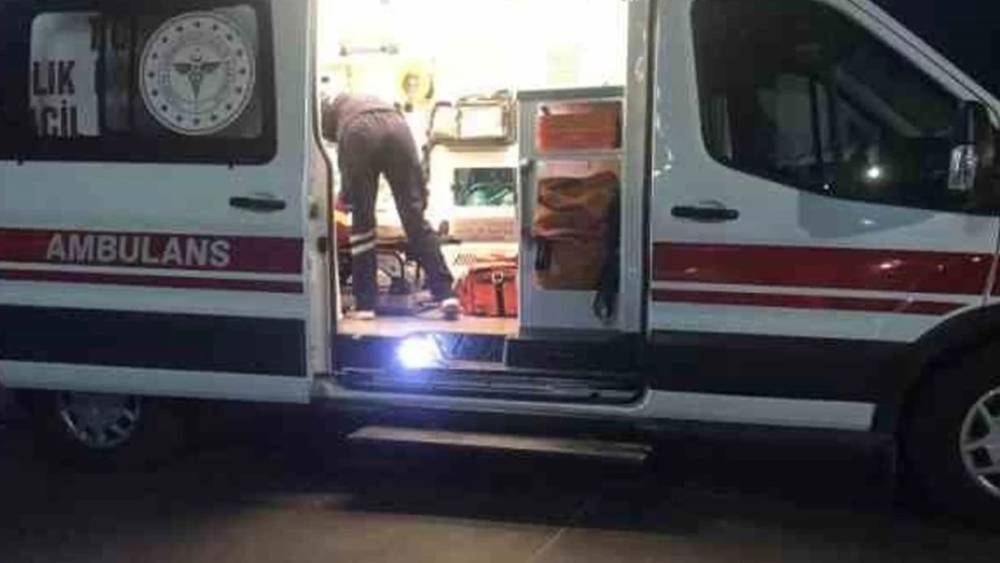 Zonguldak&rsquo;ta &uuml;&ccedil;&uuml;nc&uuml; kattan atlayan şahıs ağır yaralandı
