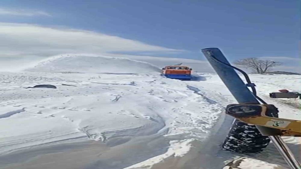 Bing&ouml;l&rsquo;de yol a&ccedil;ma &ccedil;alışmaları devam ediyor
