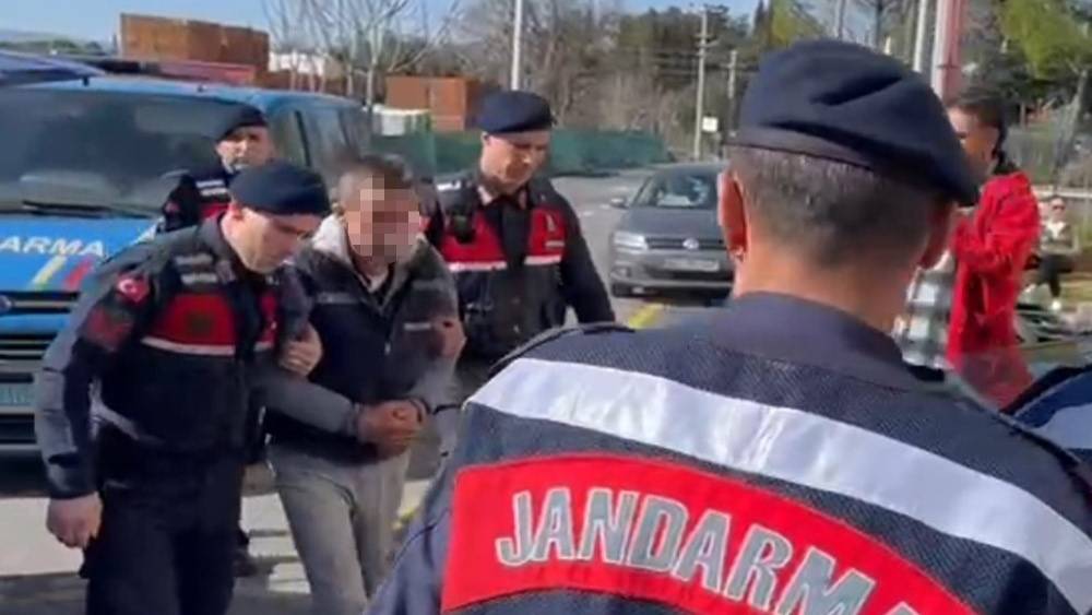 Kadınlar G&uuml;n&uuml;&rsquo;nde, karısını &ouml;ld&uuml;ren şahıs adliyeye sevk edildi
